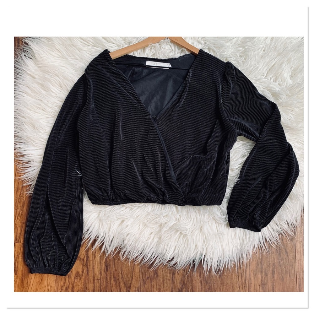 ASTR Pleated Surplice Wrap Long Sleeve Top Black Size Medium